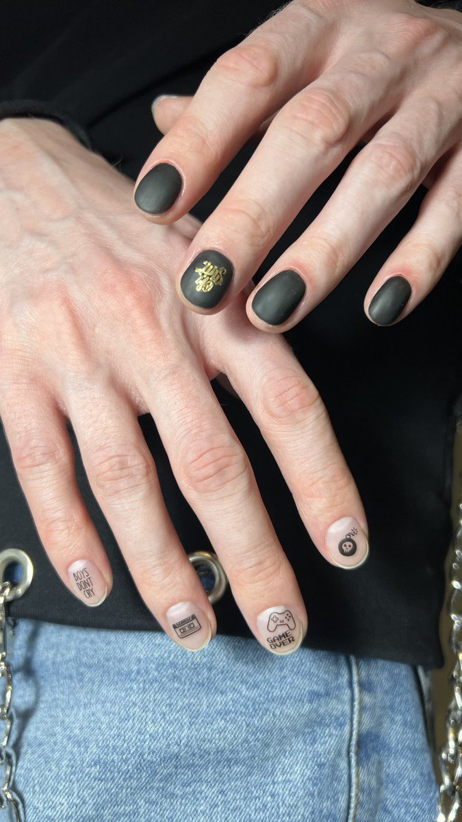 Сделал впервые себе ноготочки 💅
Как вам?