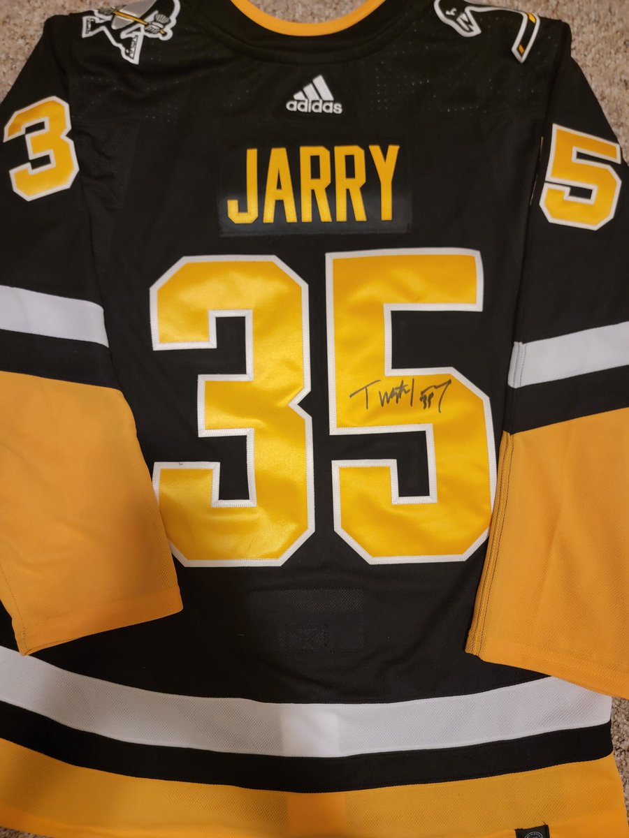 StoneColdSid's tweet photo. Let's do something fun... If Jarry gets a shutout tonight... I will give someone this autographed jersey... Must be following and comment #FireHextall to be entered. Good Luck! https://t.co/XAGlDhJGMJ
