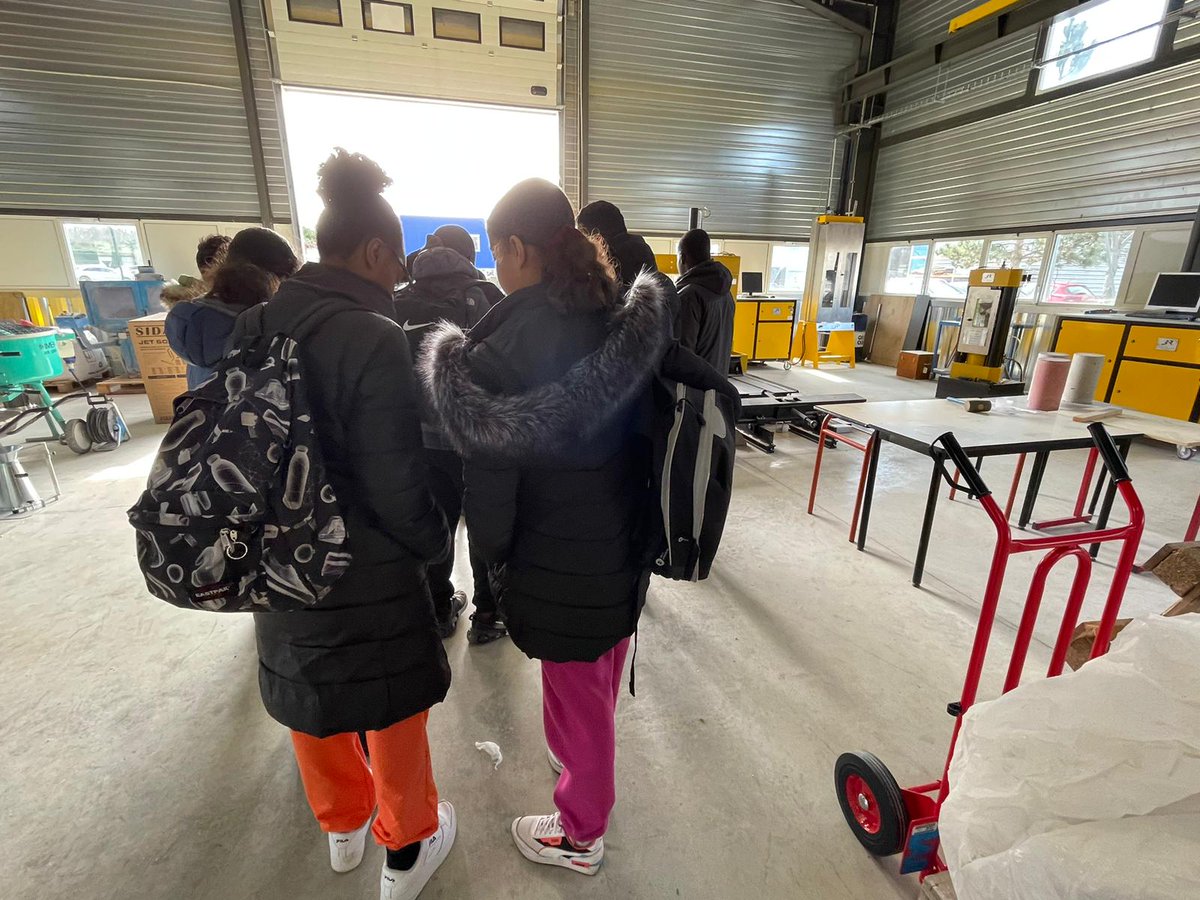 connexience's tweet photo. et des challenges avec Elvis les bons tuyaux et notre QuoicoubehTP ! Merci aux élèves des collèges Le Village, Jacques Jorissen, La Vaucouleurs, Moulin des Prés, Pierre Mendès France et Armande Béjart pour leur créativité et leurs nombreuses questions ! https://t.co/uEarSXCur0
