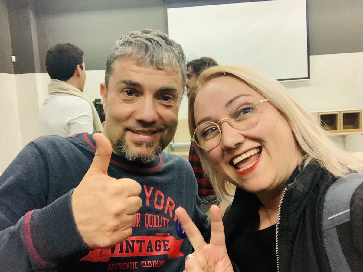 MonLiria's tweet photo. Trobada #devicat2 al @dissenyhub, avui intentant maridar #videojocs amb inversors. Molt interessant de conèixer els punts de vista de l’altra banda 😅
I com no, coincidint amb el veterà en la matèria @kokopus_dark i alumnes de l’@ENTI_BCN . https://t.co/lQJAbOKVPr