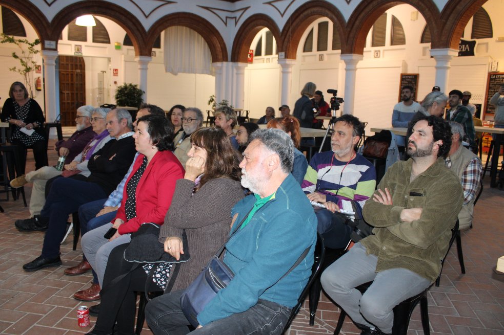 Qué acto más bonito hoy en Rota con nuestro alcaldable <a href="/eugenioponce/">eugenio ponce</a> nuestrxs compas <a href="/TeresaRodr_/">Teresa Rodríguez 🇵🇸 ۞</a> <a href="/joseig/">jose</a> para reivindicar una Rota viva y donde los roteños y roteñas puedan vivir todo el año y sean felices ✊💚