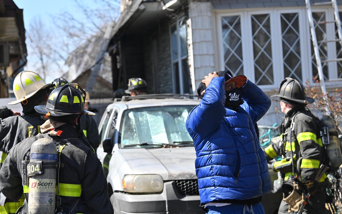 Lloydphoto's tweet photo. Photos: A house fire in a St.Albans home on Thursday afternoon maybe linked to a lithium battery explosion. #LloydMitchellPhotography #FDNY #Firefighting #Fireservice #QNS #photojournalism #journalism #Lithiumbattery #EBIkeFire #firesafety https://t.co/5o2CVLZXnw