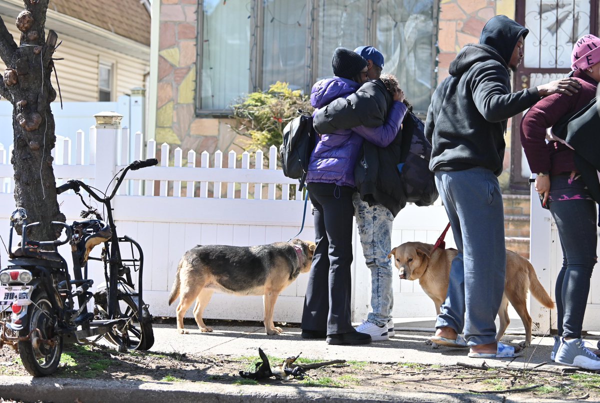 Lloydphoto's tweet photo. Photos: A house fire in a St.Albans home on Thursday afternoon maybe linked to a lithium battery explosion. #LloydMitchellPhotography #FDNY #Firefighting #Fireservice #QNS #photojournalism #journalism #Lithiumbattery #EBIkeFire #firesafety https://t.co/5o2CVLZXnw