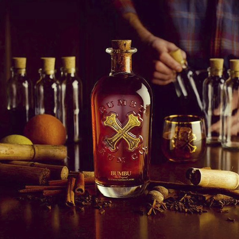 🥃 Ron Bumbu es un ron especiado destilado en Barbados y basado en las recetas de los marineros de las indias occidentales del siglo XVI y XVII.
🥳 ¡Ideal para disfrutar del #juernes!

#DistribucionesLatorre #Jaén #Licores #HosteleríaJaén #Ron