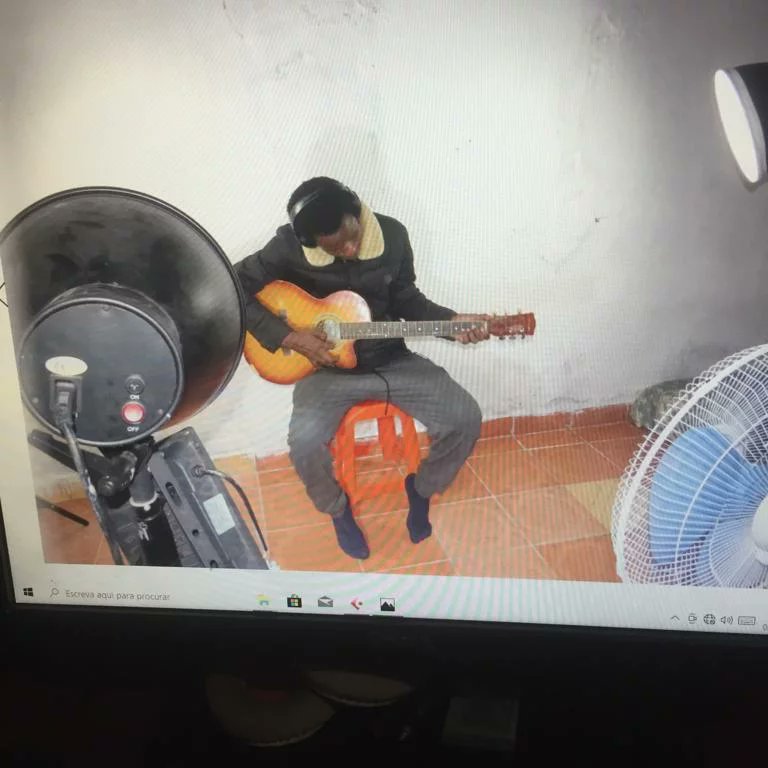 cb_rsfem's tweet photo. Bastidores... 📸🎬🎤🎶🎧
#CbRSFEM #CbFilms #filmagens #thebox #musica #acustico #brevemente #angola #tbt https://t.co/IHhGespAD1