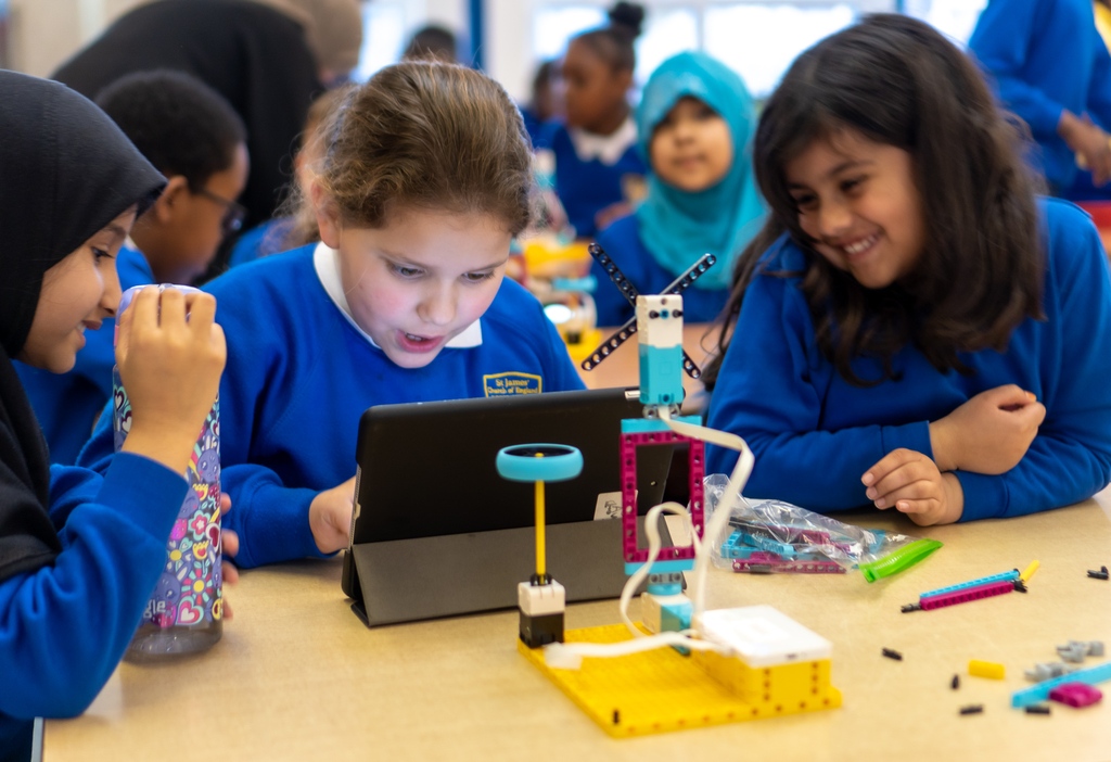 aveea_org's tweet image. Coding is fascinating, but it can get a bit boring at times when all you get to do at first is stare at lines of code. We'd all rather see something move, and that's why at #AveeaAcademy we brought out the Lego Spike Kits to really breathe some life into our code!

#Aveea #STEM