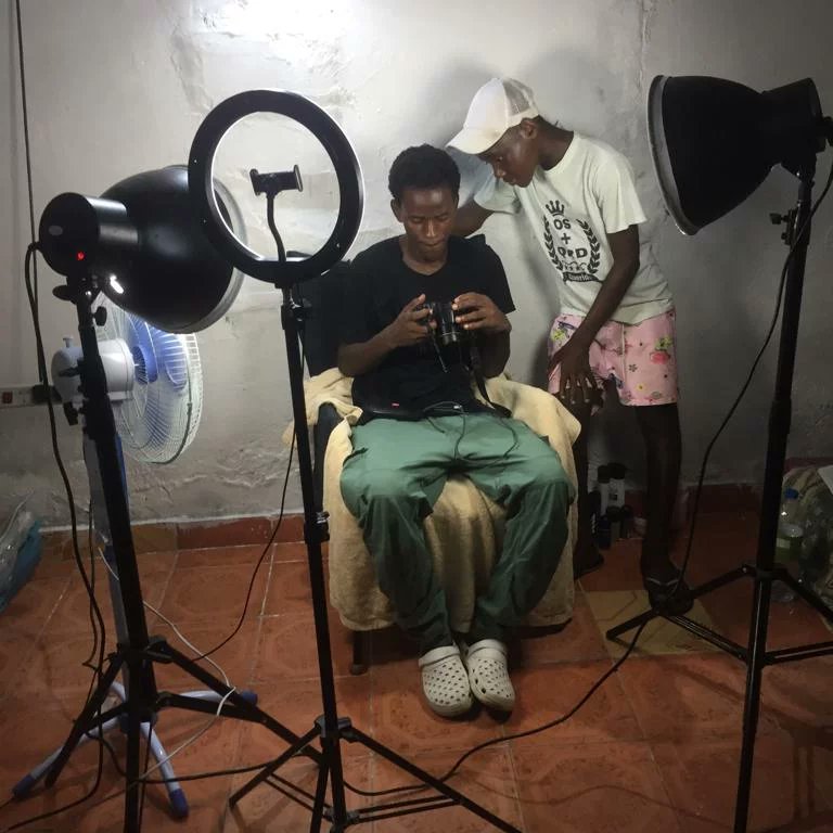 cb_rsfem's tweet photo. Bastidores... 📸🎬🎤🎶🎧
#CbRSFEM #CbFilms #filmagens #thebox #musica #acustico #brevemente #angola #tbt https://t.co/IHhGespAD1