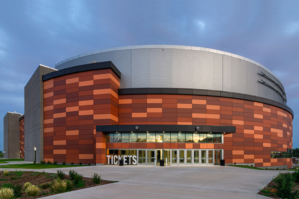 M3Sixty's tweet photo. #tbt to The Monument Project. Kelly McCarty helped provide 40,500 SF of @CENTRIA Formawall Panels in various colors and 30,000 SF of @CENTRIA CS-260 Rainscreen in a smooth silver finish.

https://t.co/aEEm4NxJ2J 

#womeninconstruction #womenownedbusiness #Construction https://t.co/V7bErUvBHQ