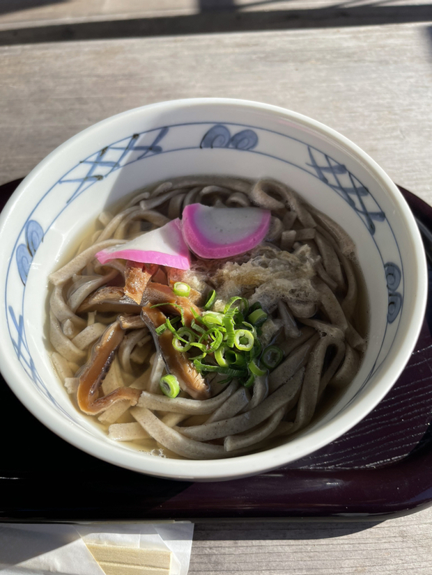 thatha7a's tweet photo. 歩危マート2号店@大歩危。雲海汁。厚揚げと大根おろしがよく合う。うまい。 
https://t.co/ZfC6i0vRby #tabelog https://t.co/rPGPIoy4EW