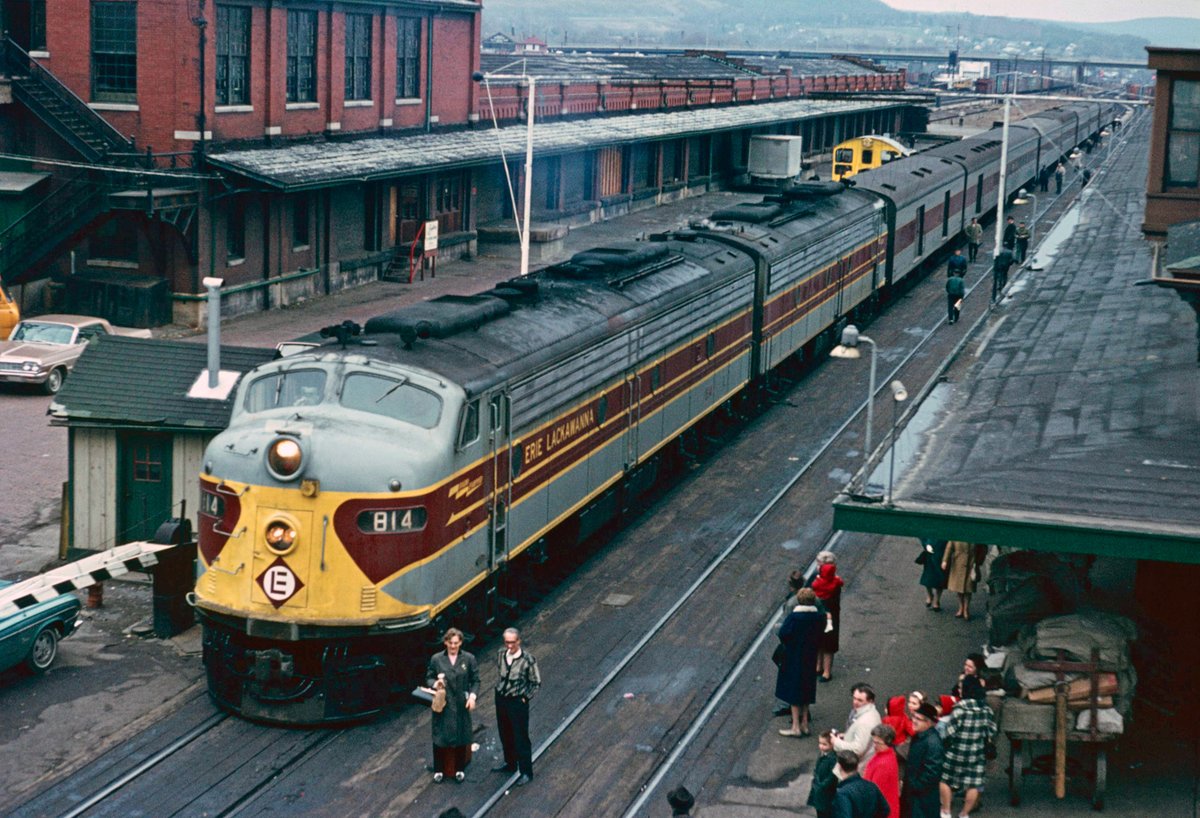 americanrails's tweet image. The "Phoebe Snow" was Lackawanna's flagship service between Hoboken, New Jersey and Buffalo.  The fictional character's name was deigned to highlight the railroad's use of clean-burning, anthracite coal in the steam era.   The train even had its own american-rails.com/phoebe.html…