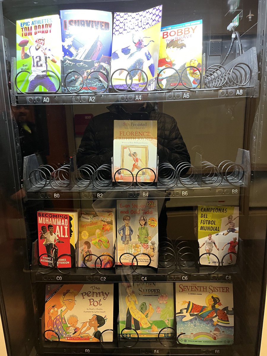 Busy day at the Book Machine!!! #reading #books ⁦<a href="/Scholastic/">Scholastic</a>⁩