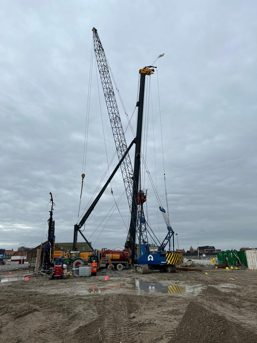 HooftmanGeo's tweet photo. Kijk ons eens hard werken tussen de grote jongens. Klein maar fijn zullen we maar zeggen….
#aardwarmte #duurzaamwonen #zeeland #bewolkt #kleinebroertussengroterebroers https://t.co/mP1J8Qp96f