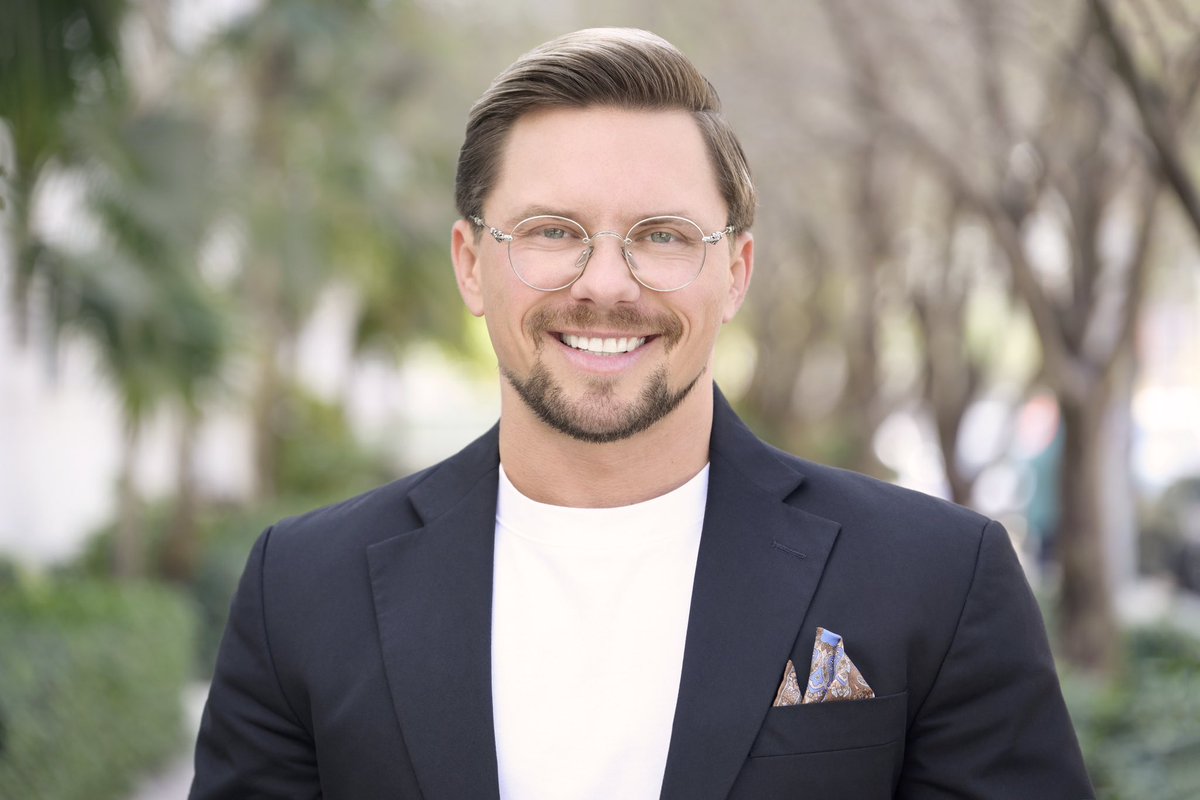 I am so honored to share that I just joined the Douglas Elliman @douglesellimanflorida team. It’s been my dream to sell real estate in Miami ever since I arrived here. I love helping people achieve their dreams and look forward to finding success in my new profession. #RealEstat