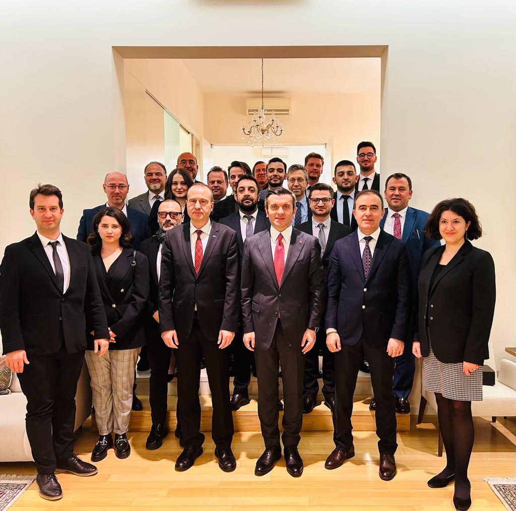 yavuzselimkiran's tweet image. Hırvatistan’daki savunma ve havacılık sektör temsilcileriyle görüşmeler gerçekleştirmek amacıyla #Zagreb’e gelen @sahaistanbul’u misafir etmekten memnuniyet duyduk.

Öncülük ettiğimiz savunma ve havacılık sektörlerinde yapılan çalışmaları önemsiyor ve destekliyoruz.