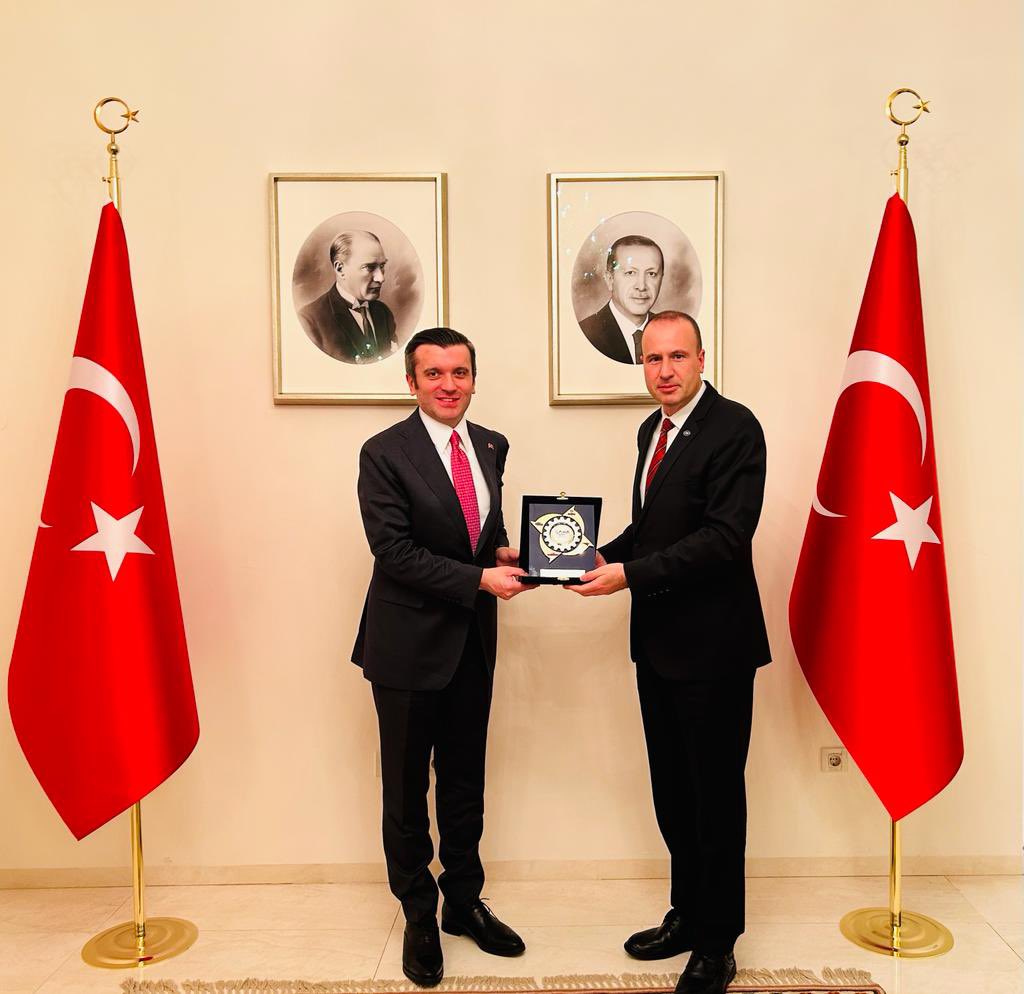 yavuzselimkiran's tweet image. Hırvatistan’daki savunma ve havacılık sektör temsilcileriyle görüşmeler gerçekleştirmek amacıyla #Zagreb’e gelen @sahaistanbul’u misafir etmekten memnuniyet duyduk.

Öncülük ettiğimiz savunma ve havacılık sektörlerinde yapılan çalışmaları önemsiyor ve destekliyoruz.