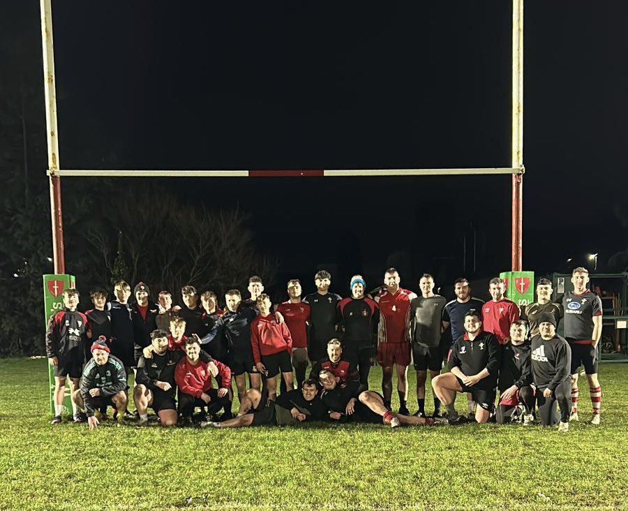 Great joint session tonight with the Seniors and U15’s, first of many. Great shift from all with a high standard of skill sets shown by all. #TheFireIsRising #OneClub 🍒🔥🍒