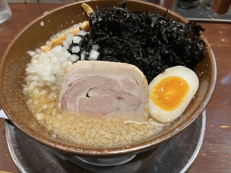 thatha7a's tweet photo. 麺五郎@新潟。あっさり生姜ラーメン。深夜までやってるのが嬉しい。うまい。 
https://t.co/RK4AGsWoNy #tabelog https://t.co/izzFXwNslH