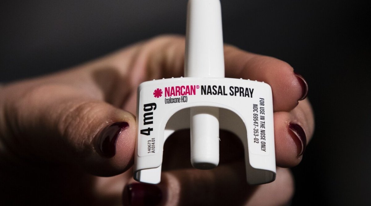 terroshealth's tweet photo. 5 people in #Arizona die from opioid overdoses every day. We are taking the lead to reverse this trend with FREE #Narcan training &amp; kits, but we need your help! Please consider making a donation during AZ Gives: https://t.co/TO2SdvD5vB

Your gift of any size will help save lives! https://t.co/y6CSjehSoy