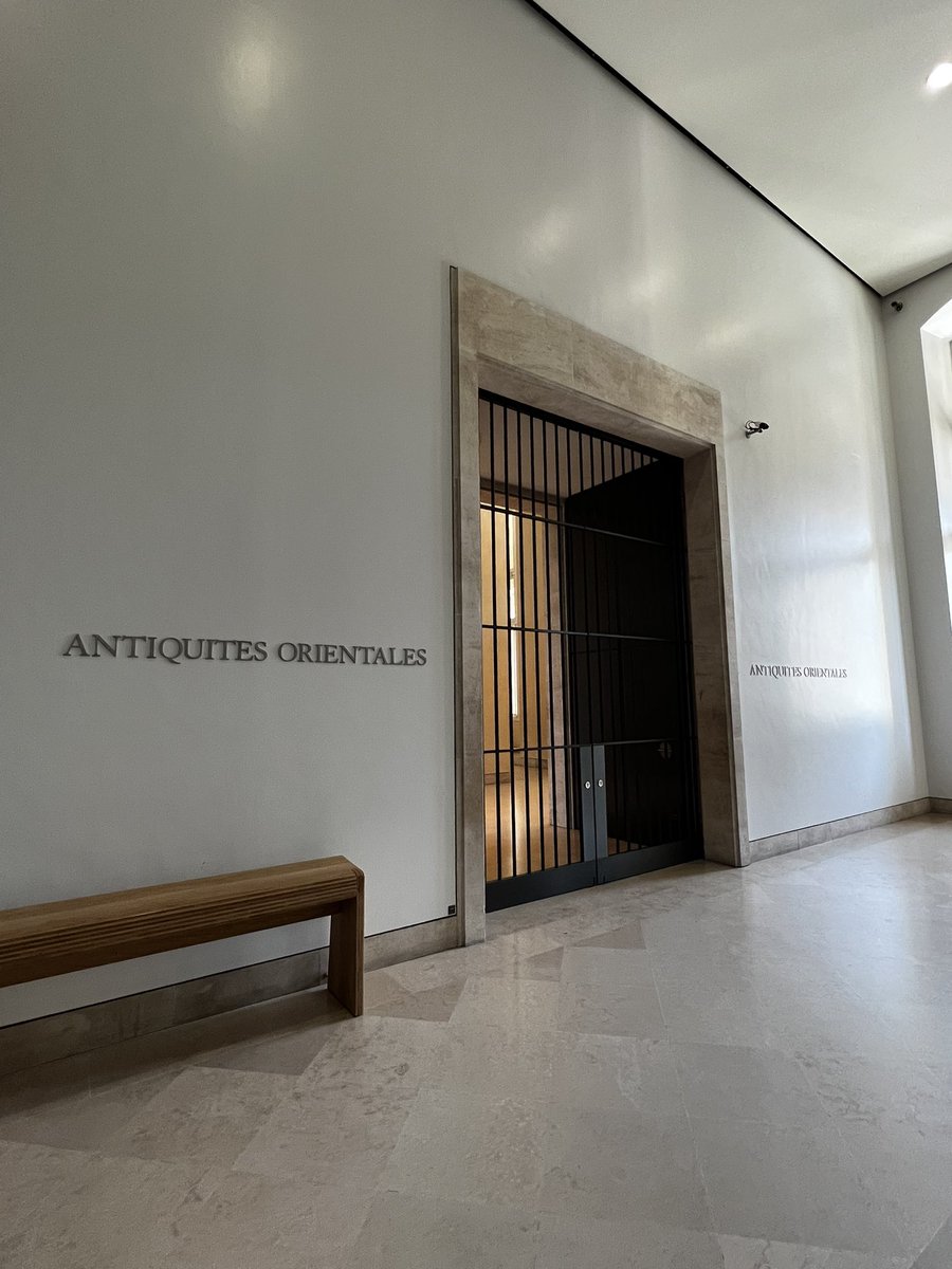 AntroDeMente's tweet photo. Decidí iniciar un recorrido sistemático por el @MuseeLouvre . Hoy fue mi sexta visita ininterrumpida. Comencé por la sección de “Antigüedades orientales” por una especie de sentido cronológico y también para hacer un contrapunteo con Graeber &amp; @davidwengrow … (abro 🧵) https://t.co/W79gearFqy