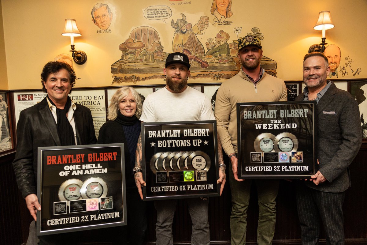 morrishigham's tweet photo. It’s been one hell of a week for @brantleygilbert with a 6x PLATINUM certification for #BottomsUp, a 2x PLATINUM certification for #OneHellOfAnAmen and a new 2x PLATINUM certification for #TheWeekend. #TeamMHM https://t.co/vQaeQ5LksA