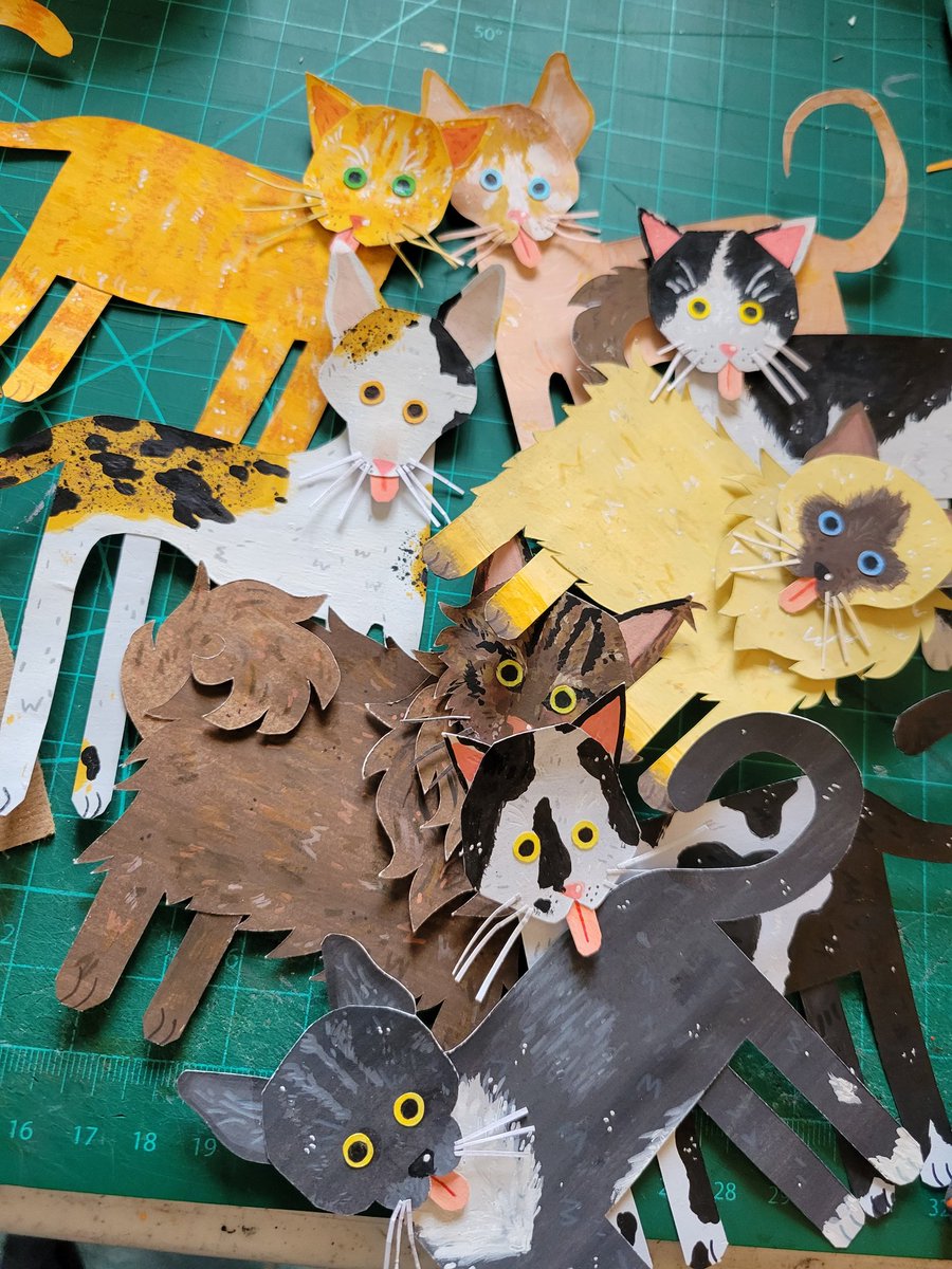 A gaggle of cats 🥺🐈
#paperart