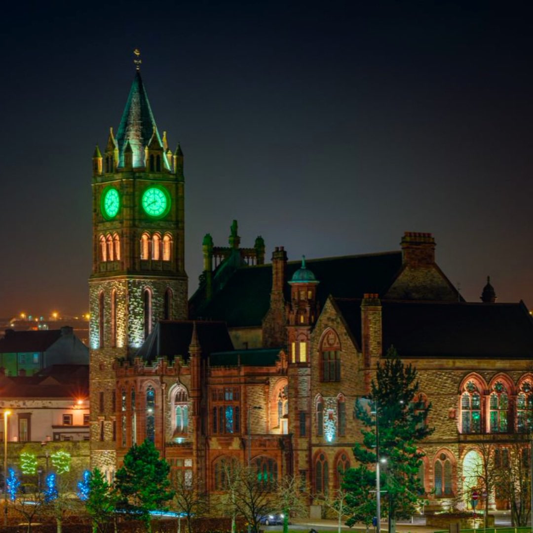Derryvisitor's tweet photo. Happy #StPatricksDay from the #WalledCity ☘️

Whether you’re celebrating in the city tomorrow or missing it from afar, Lá Fhéile Pádraig sona duit! 💚

#DerryLondonderry #FillYourHeartWithIreland https://t.co/xYJwVsxGD8