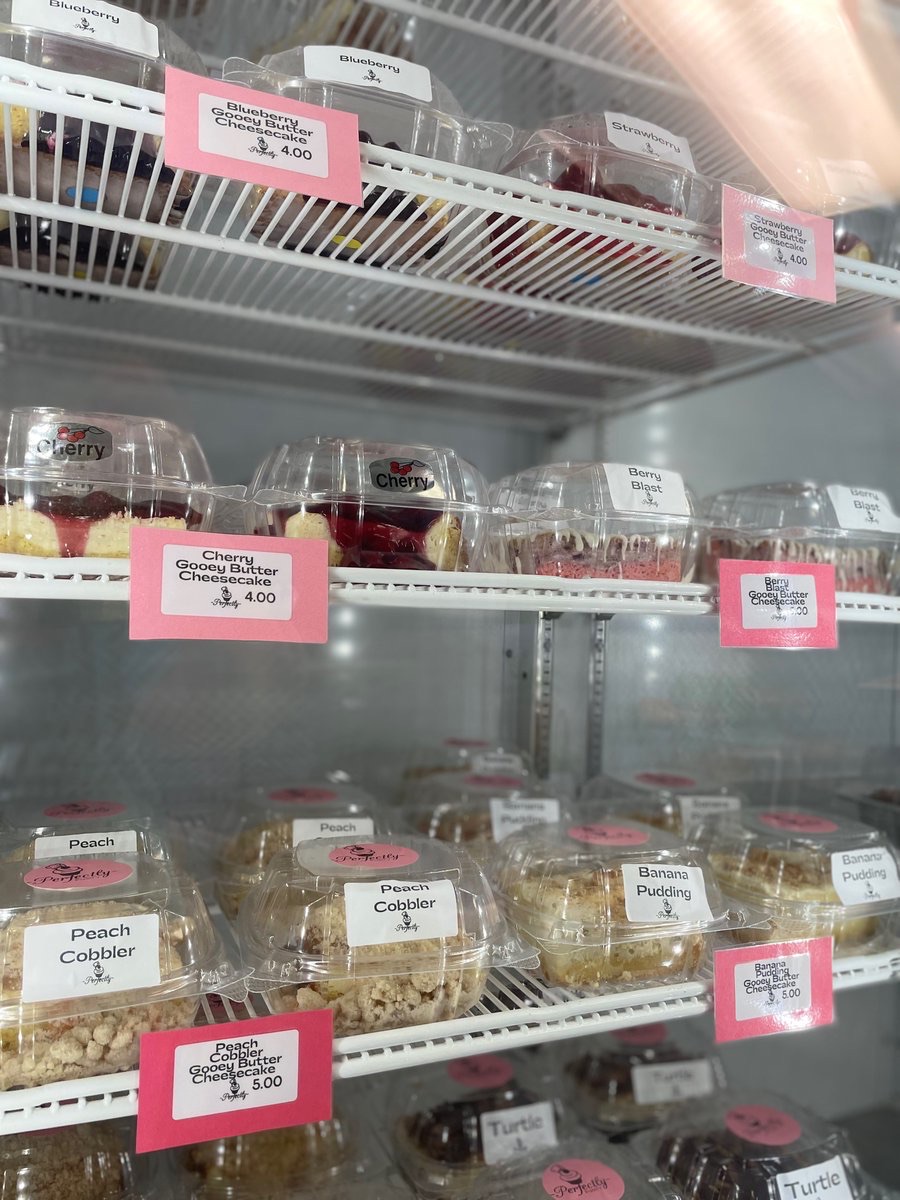 PerfectlyPastry's tweet photo. Yum!! Gooey butter cheesecakes for the win. Seriously, the French silk is probably one of the best things I have ever put in my mouth 😉

201 N Main St Waterloo, IL 62298

#stlouismo #waterlooil https://t.co/OxhCzYxLS2