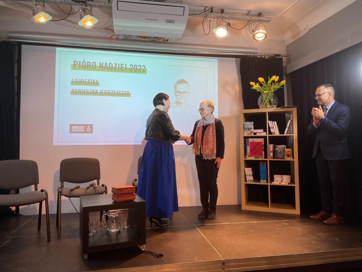 OKO.press (@oko_press) on Twitter photo Agnieszka Jędrzejczyk z OKO.press z Piórem Nadziei Amnesty International #OKOpress #PióroNadziei <a href="/agajed/">Jedrzejczyk (Agnieszka)</a> <a href="/amnestyPL/">Amnesty Polska</a> oko.press/agnieszka-jedr… Agnieszka Jędrzejczyk z OKO.press z Piórem Nadziei Amnesty International #OKOpress #PióroNadziei <a href="/agajed/">Jedrzejczyk (Agnieszka)</a> <a href="/amnestyPL/">Amnesty Polska</a> oko.press/agnieszka-jedr…