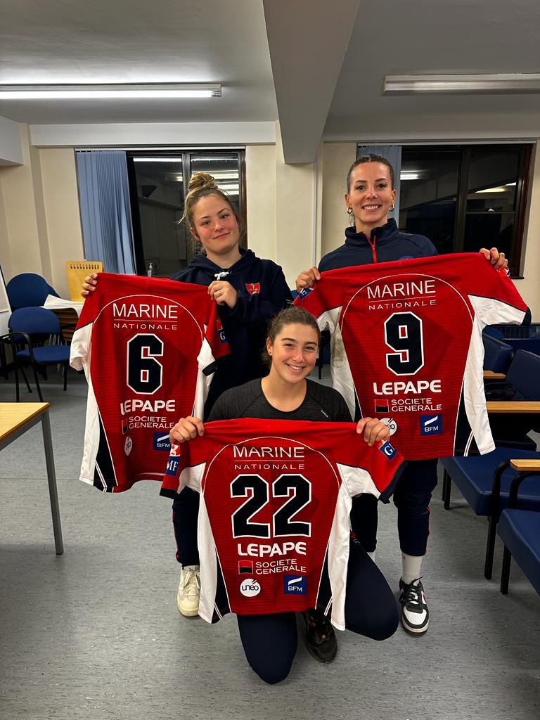 ValkyriesNRC's tweet photo. Victoire de notre 1ere ligne Annaelle Souillard et son équipe de la Marine nationale face aux anglaises @RoyalNavy pour le trophée entente cordiale qui a eu lieu le 15 mars à Plymouth 🏆 Bravo pour ce match et pour la promotion au poste de 3ème ligne 👀 ! #marinenationale⚓️ https://t.co/GmoxPpkyRi