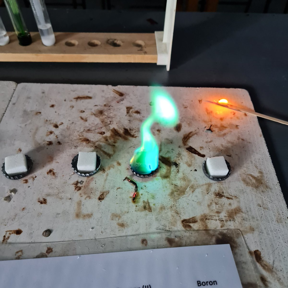 JammyPhysics's tweet image. Fantastic alternative to flame tests and spectra today.

Ions mixed with ethanol, few drops on a sugar cube, then light. Burns for longer so easier for students to see spectra.

#alevelphysics #chatphysics #iteachphysics #spectra