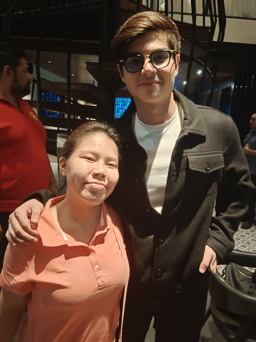 KareenCE21's tweet image. Thank you so much for coming Ate @mikeequintos and Kuya @PaulAndreSalas 
Group pic of @MQSweetiesDavao Chapter with Ate Mikee at the Viu Mall Show and a pics with Ate Mikee and Kuya Paul at omertabistrolounge yesterday 
#GMAViu 
#MikeeQuintos #PaulSalas 
#MQSweetiesDavaoChapter