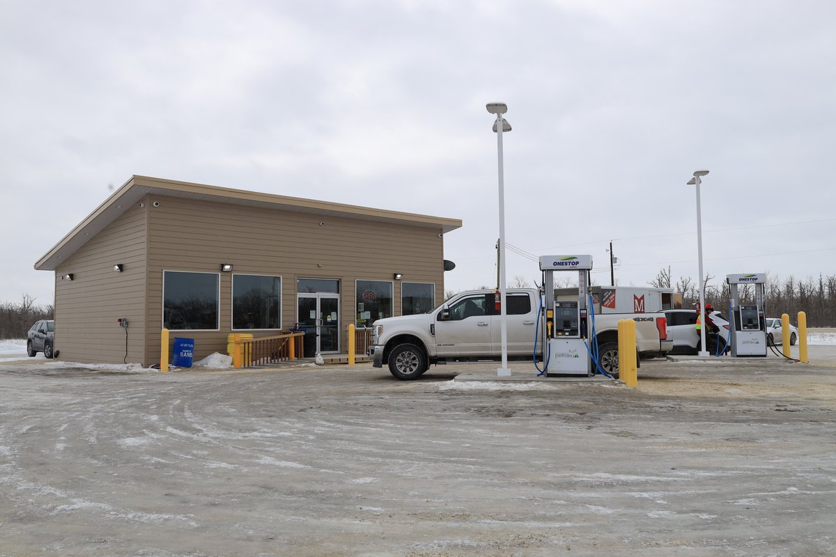 treatyonenation's tweet photo. 1/2 CONGRATS @PeguisBand! ππ
Peguis First Nation held a Grand Opening this morning for their new One Stop Gas Station on Hwy 508 and Fuller Road just north of Selkirk, MB. This opening marks the 1st initiative on these lands for over a century!
#peguis #treaty1 #firstnations https://t.co/y9FXxMcqo9