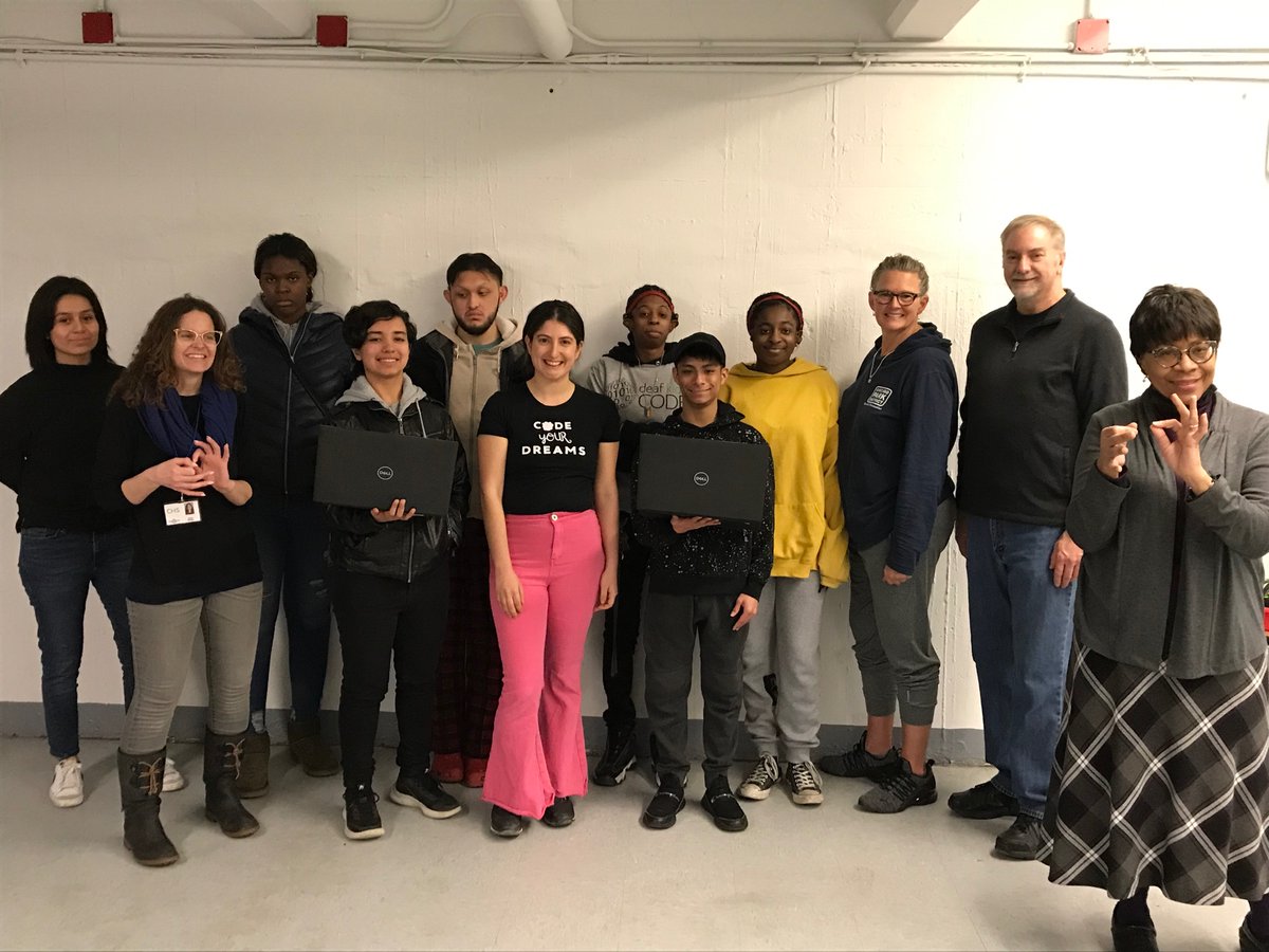 jilizart123's tweet image. Pre-Hackathon ! 💻📱@deafkidscode @codewithbri @mooredlm at @ChicagoParks
