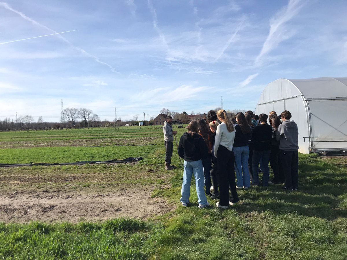BAPitzemburg's tweet image. Tijdens het seminarie #SDG trok een groep leerlingen van het 4de jaar vandaag naar bioboerderij Ferm. Ze maakten er kennis met biologische landbouw en de #korteketen. @GO_onderwijs #helemaalGO @StadMechelen @GemeenteZemst #SDG3 #SDG4 #SDG17