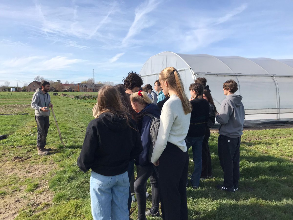 BAPitzemburg's tweet image. Tijdens het seminarie #SDG trok een groep leerlingen van het 4de jaar vandaag naar bioboerderij Ferm. Ze maakten er kennis met biologische landbouw en de #korteketen. @GO_onderwijs #helemaalGO @StadMechelen @GemeenteZemst #SDG3 #SDG4 #SDG17