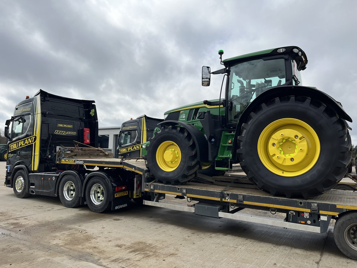 Nice to see this big girl leave the yard today! #6R215 

Email jake@tru7.com for more info 

#Farming #TractorHire #Agriculture #JohnDeere #6R215 #SuffolkFarming  #BackBritishFarming #agtwitter #agrichat #clubhectare #Tru7Group