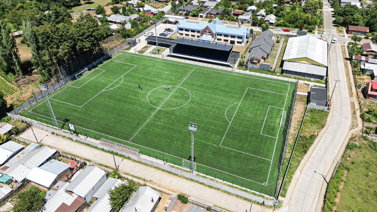 EstadiosDeChile's tweet photo. Estadio Municipal de Lastarria
Ubicación: Lastarria, comuna de Gorbea, Región de la Araucanía
Cuenta con una cómoda grada techada y con butacas para 454 espectadores
Utilizado por el CD Juvenil Lastarria de la Asociación Gorbea de ANFA y clubes rurales locales
#EstadioDeChile https://t.co/vIvQm0oBOa