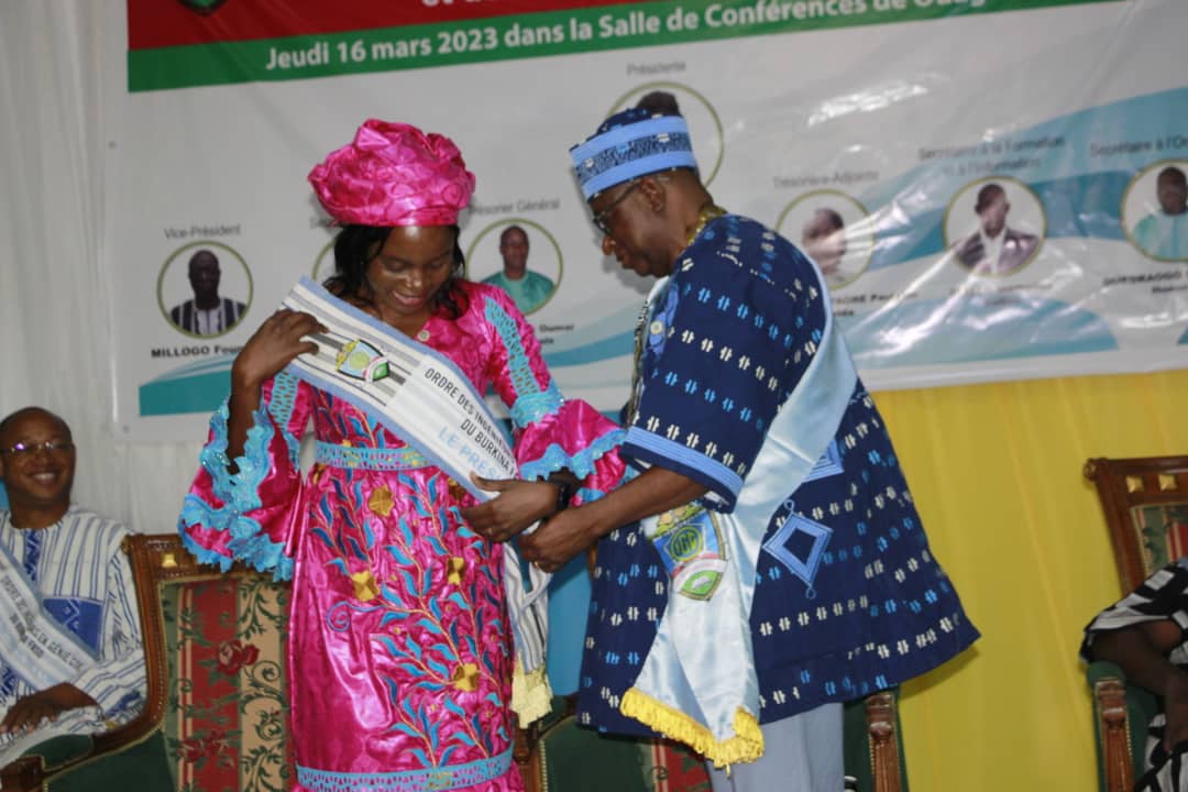 Immediate Past President of OIGC-BF, Ing. Maxime Somda, decorates the new President, Ing Sonia Kabore on March 16 2023 in Ouagadougou, Burkina Faso. Congratulations!!! faeo.org #engineers Pls share, like, retweet.