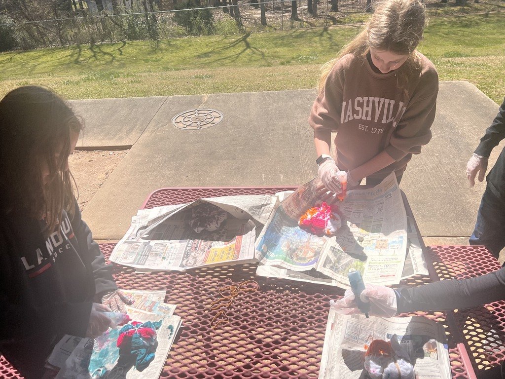 lmscardinals's tweet photo. Our sixth-grade students enjoyed playing games and making tie-dye shirts outside today as part of their i-Ready incentive for the quarter. #LiveLearnLandrum #RespectExcellenceDetermination https://t.co/Qc2gsbaVnE