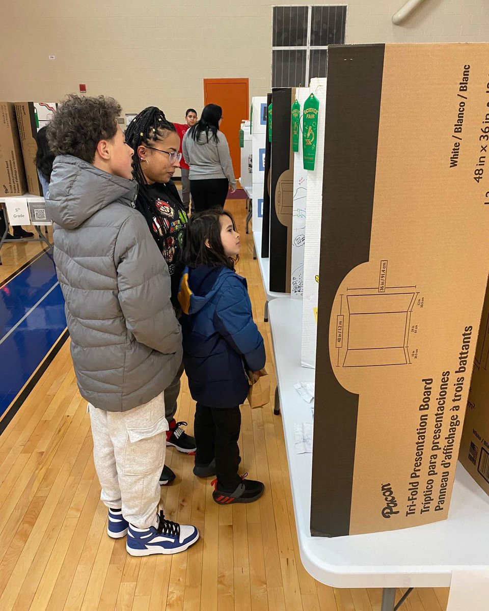 wrharperschool's tweet photo. Science Fair is full effect! Shout out to our young scholars and scientists for their hard work and creative ideas! ππππ #wrharper #teamHarper #IBWorldSchool #IBPYP #PYP #cmsd #weareIB #global #learners #worldchangers #gethere #teachcle #elementaryschool https://t.co/tSpjpnO1xx