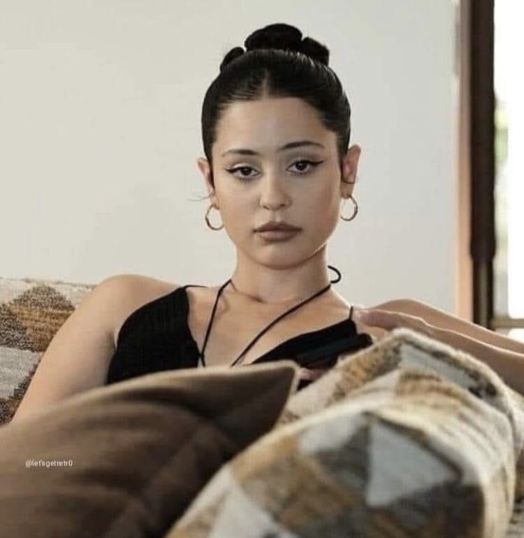 KourtneyannK's tweet image. Me thinking I’m super approachable then realizing I always look like this