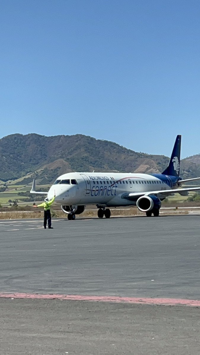 pasillotco's tweet photo. #Enestemomento @Aeromexico celebra su llegada a Tepic, procedente del @AICM_mx. De inicio el vuelo  mantendrá una operación diaria. “Este es el inicio de la internacionalización de Nayarit y sus grandes atractivos turísticos. #PasilloTurístico https://t.co/0YHrAp6wFb