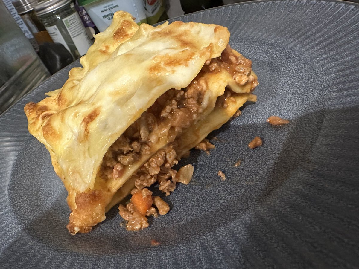 jph00per's tweet photo. Not made lasagna in a while I forgot how easy and delicious it was lol https://t.co/sK1dbpbyFw