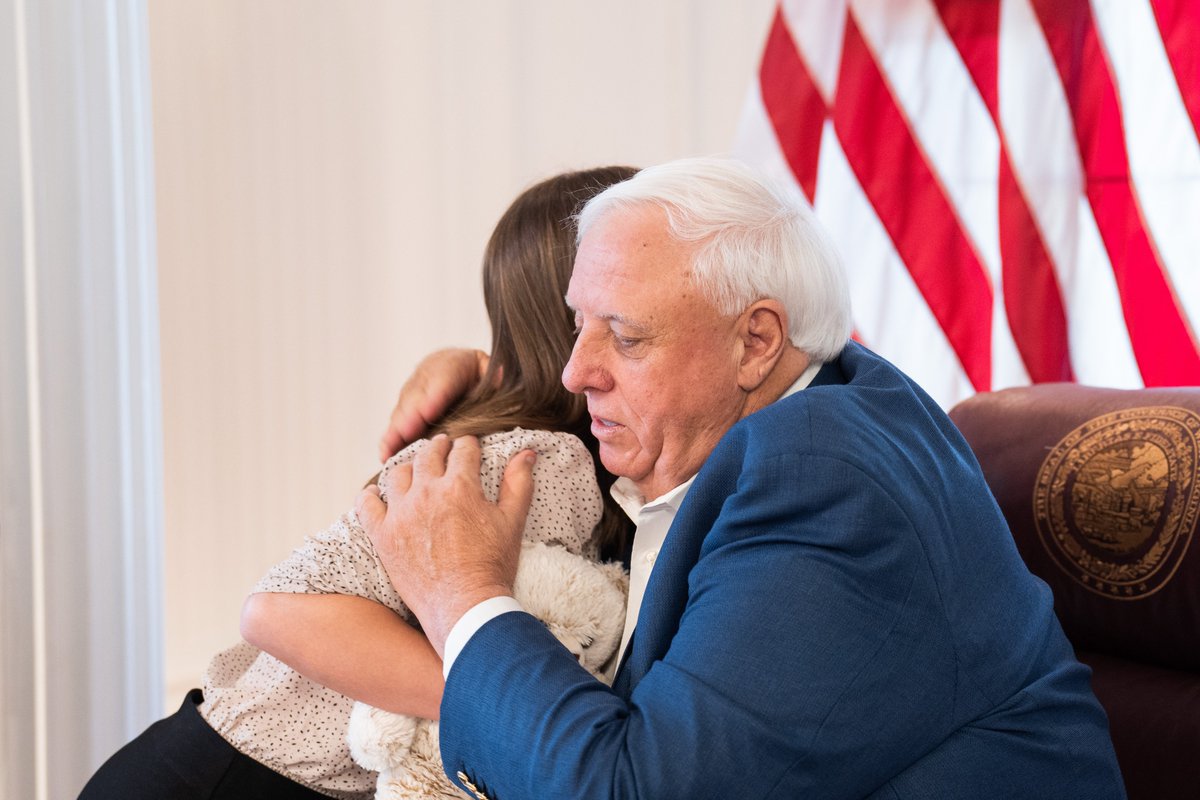 JimJustice_WV's tweet photo. I proudly added my signature to bill HB 3302 earlier this week, which recognizes an unborn child as a distinct victim in a DUI crash causing death. I want to thank Delegate Westfall for sponsoring this important bill. https://t.co/McgOvoD7wU