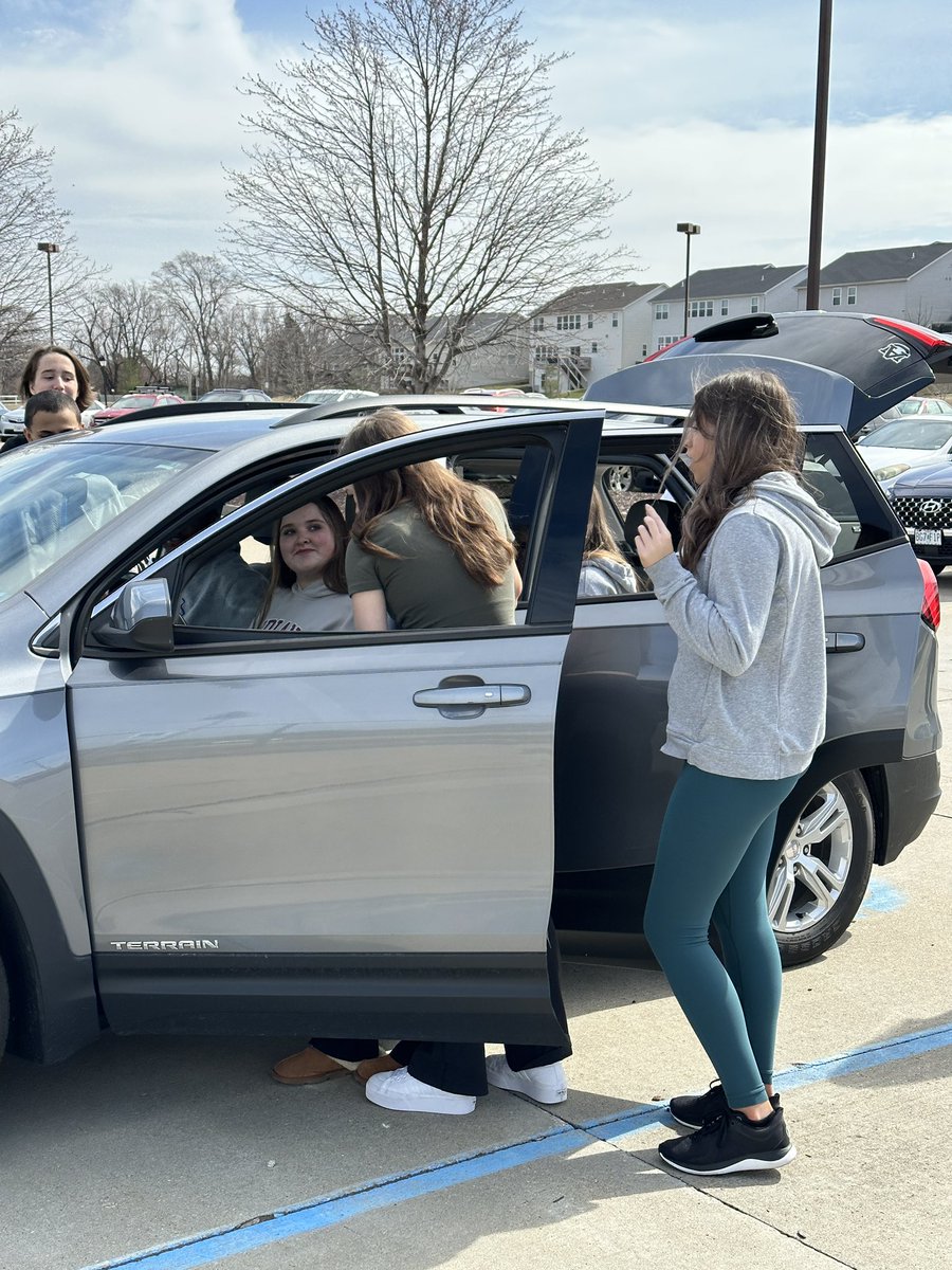 ms_kleiber's tweet photo. My car does whaaaat?! #drivered #controls #collaborate #breakout https://t.co/LGtu3eJePl