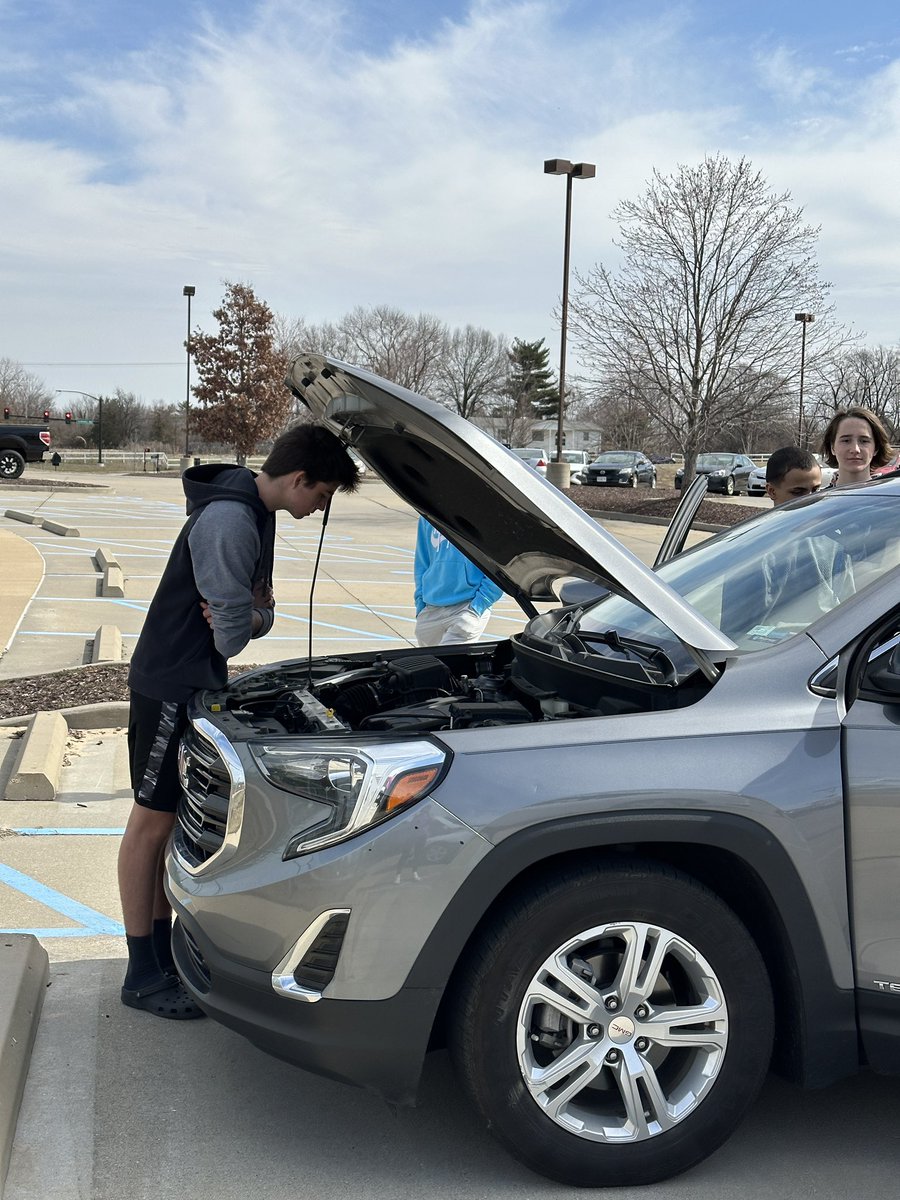 ms_kleiber's tweet photo. My car does whaaaat?! #drivered #controls #collaborate #breakout https://t.co/LGtu3eJePl