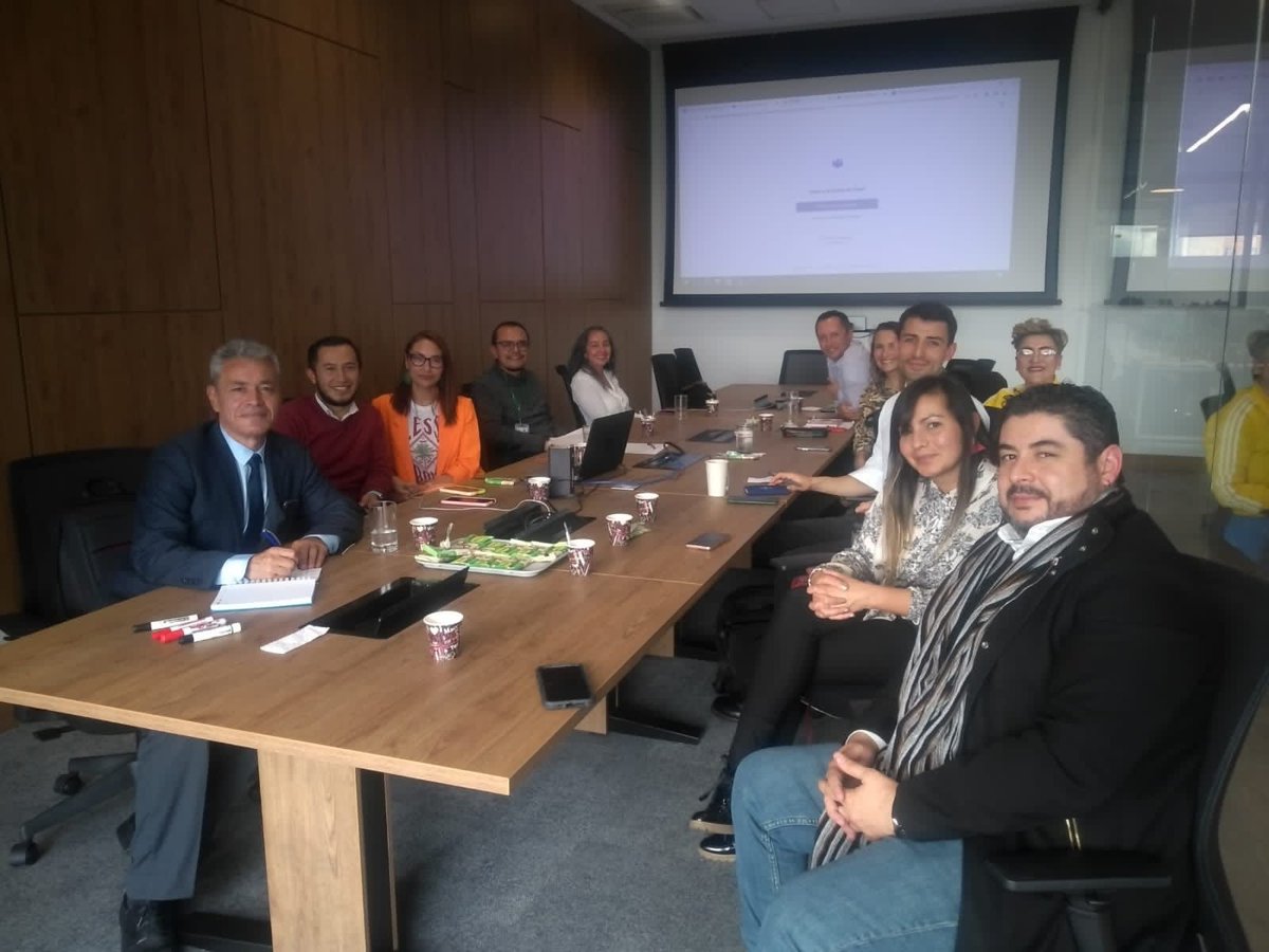 pactocolombia's tweet image. Hemos sido convocados con representantes de la academia y el sector empresarial en Bogotá para cocrear la agenda académica de #Createx, feria textil que se llevará a cabo en de mayo en @CorferiasBogota. Apuntamos a apoyar al Sistema de la Moda a transitar hacia la #sostenibilidad