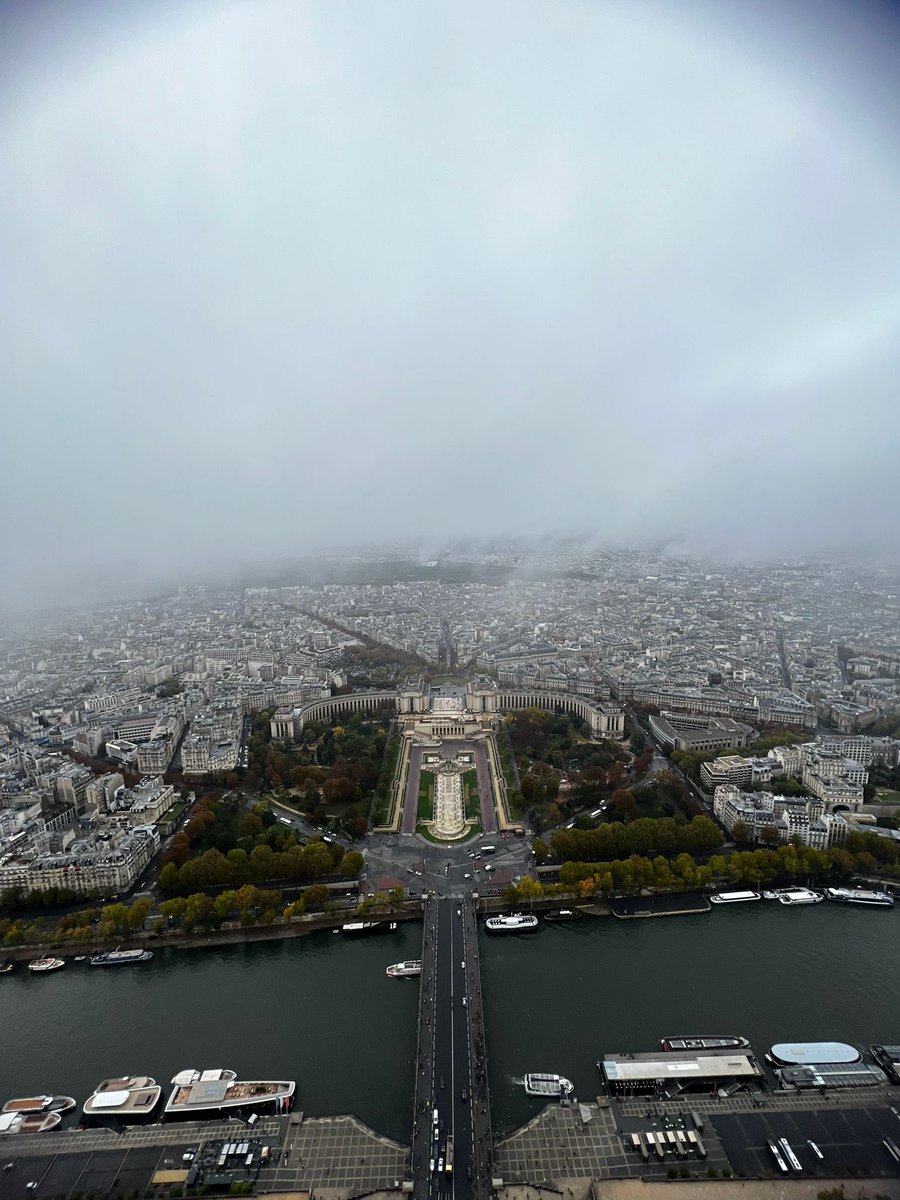 Fuen_97's tweet photo. Torre Eiffel https://t.co/h4grVhKVkE