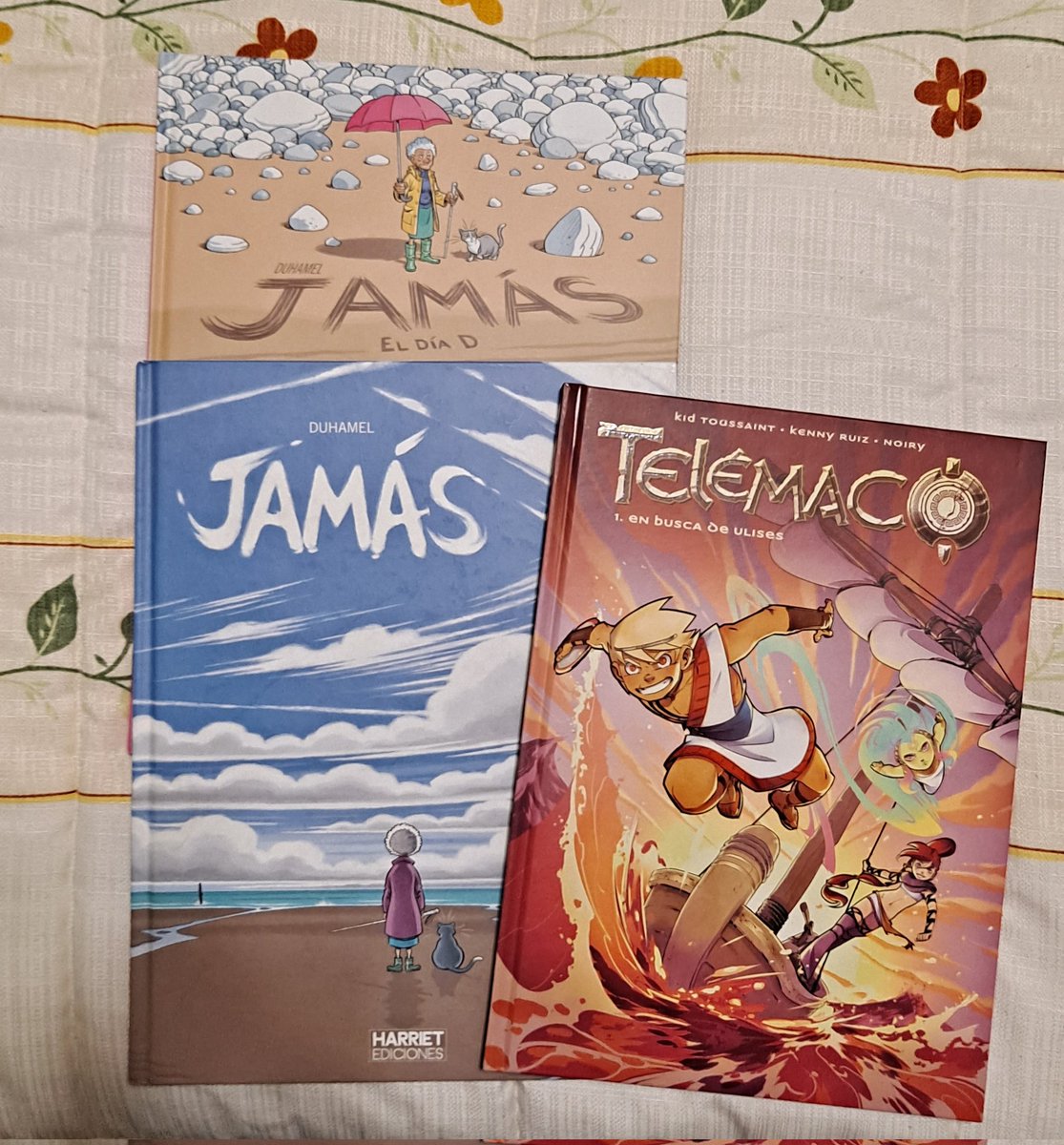 Imagina7Soles's tweet image. Pues hoy he visitado @Arte9_MTG y puedo afirmar que es un nuevo sitio para fomentar mi adicción. Cómics, juegos de mesa,... un paraíso friki.
Ha caído #Telémaco @moncomic , #Jamás y #JamásElDíaD .
Sigo incrementado mi balda de pendientes 😉.
 #FrikiCompras
#HarrietEdiciones