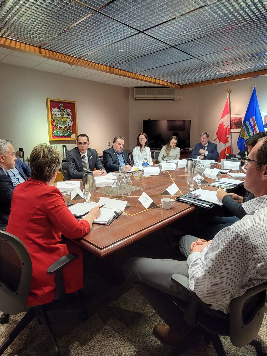mclaudebibeau's tweet photo. While in #AB and #CB, I discussed our future #SustainableAgCanStrategy with producers from all walks of life🌱

Want to contribute? Producers in #QC #NB #NS #PEI #NL are invited to do so on March 20 from 12pm - 3pm EST.

👉https://t.co/1eMBBnLd7n https://t.co/aPdlmSimuO
